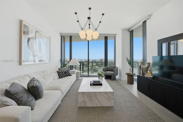 $10,000 | 500 Alton Road, Unit 1402, Miami Beach, FL 33139