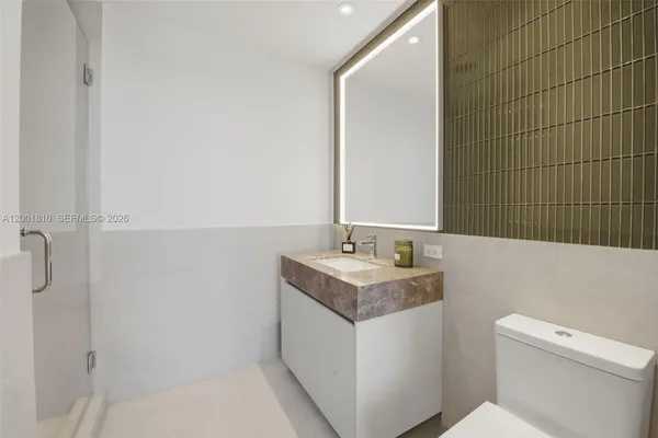 $10,000 | 500 Alton Road, Unit 1402, Miami Beach, FL 33139