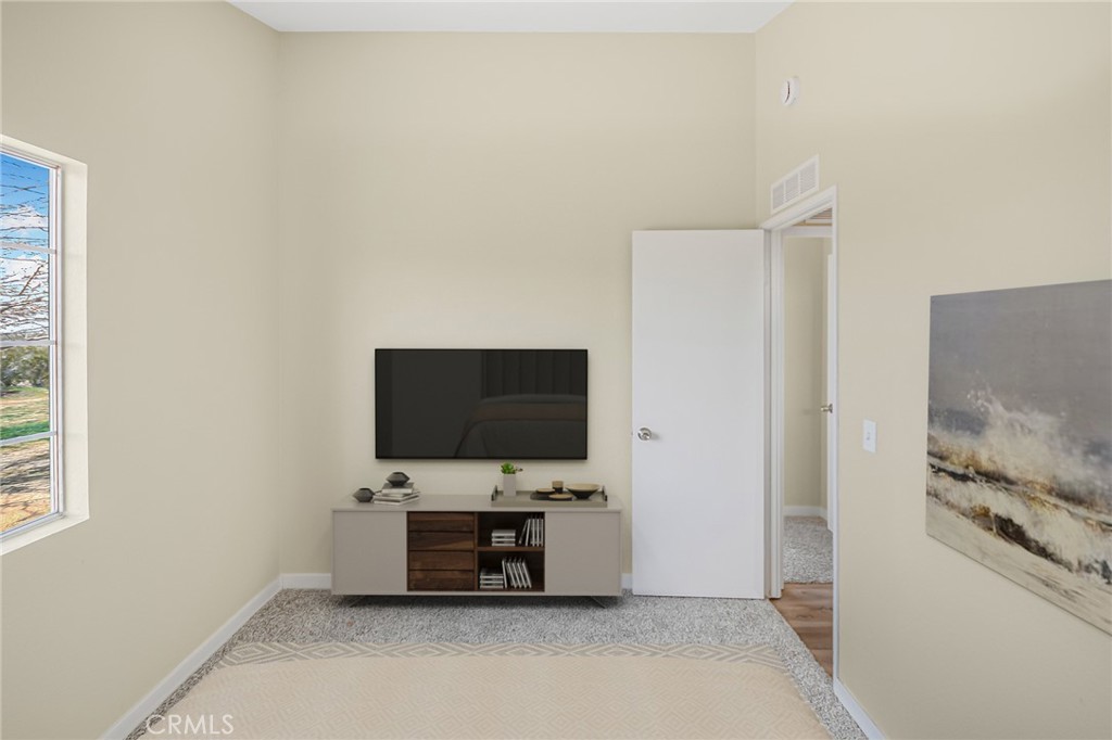 7773 Sequoia Road Phelan, CA 92371 - Photo 13 of 32 a view of a livingroom with furniture