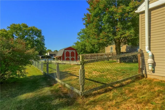 a view of a tennis court