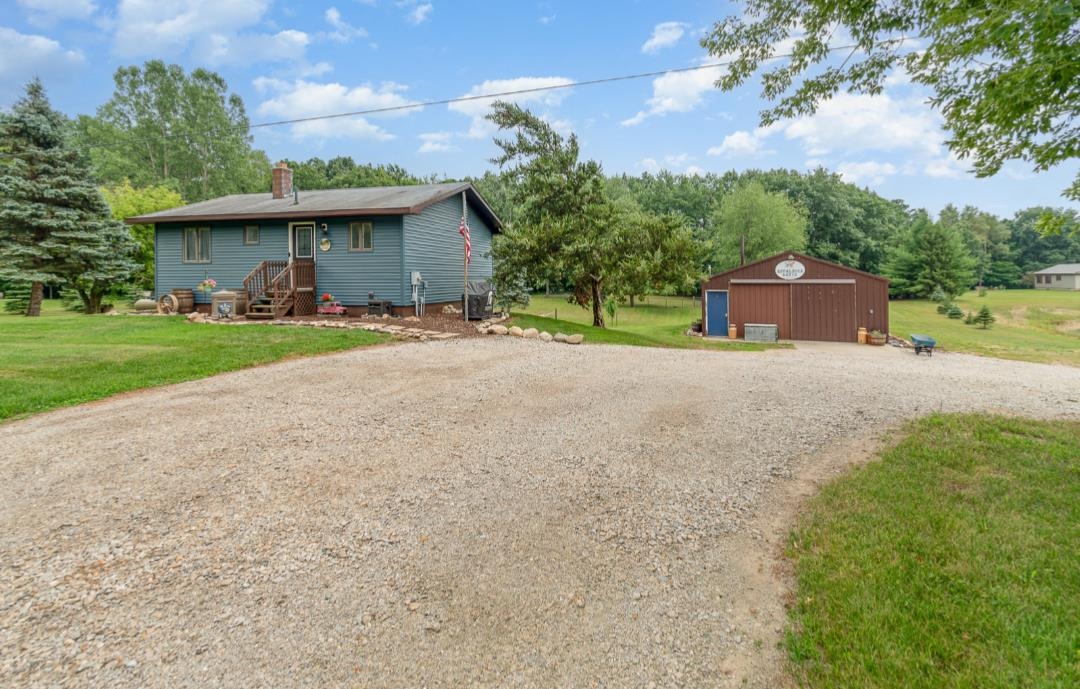 9409 West North County Line Road Shepherd, MI 48883 - Photo 3 of 25