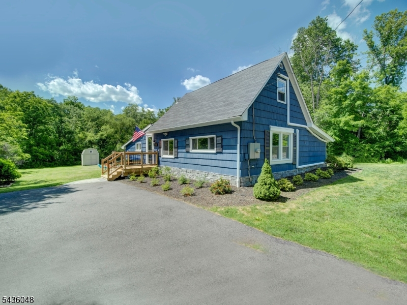 196 Bartley Road Long Valley, NJ 07853 - Photo 4 of 29