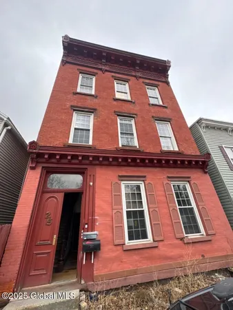 $1,200 | 25 Johnston Avenue, Unit 3, Cohoes, NY 12047