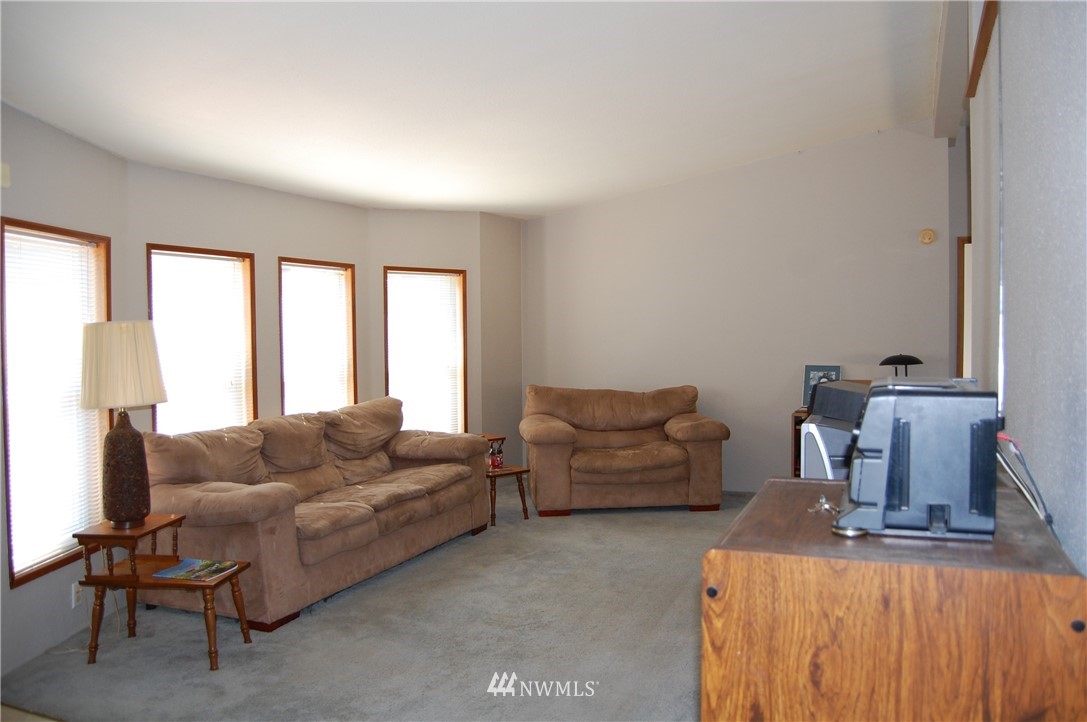 9244 173rd Avenue Southwest Rochester, WA 98579 - Photo 3 of 16