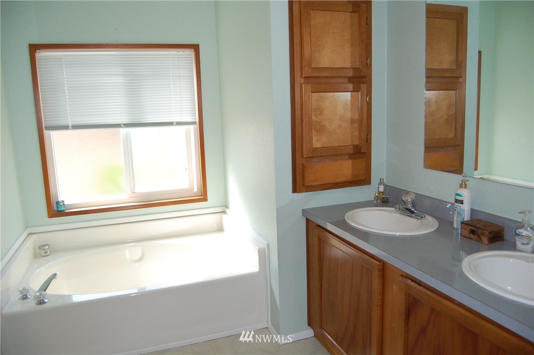 9244 173rd Avenue Southwest Rochester, WA 98579 - Photo 8 of 16