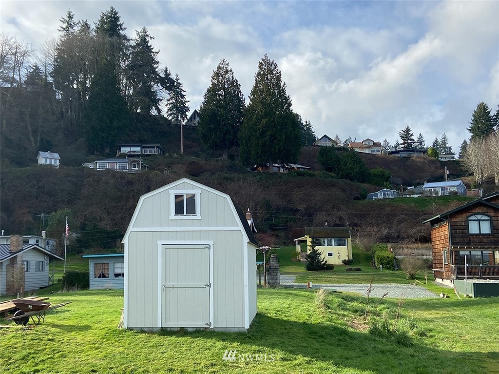6885 Swanson Street Clinton, WA 98236 - Photo 31 of 36 Gallery Image 31