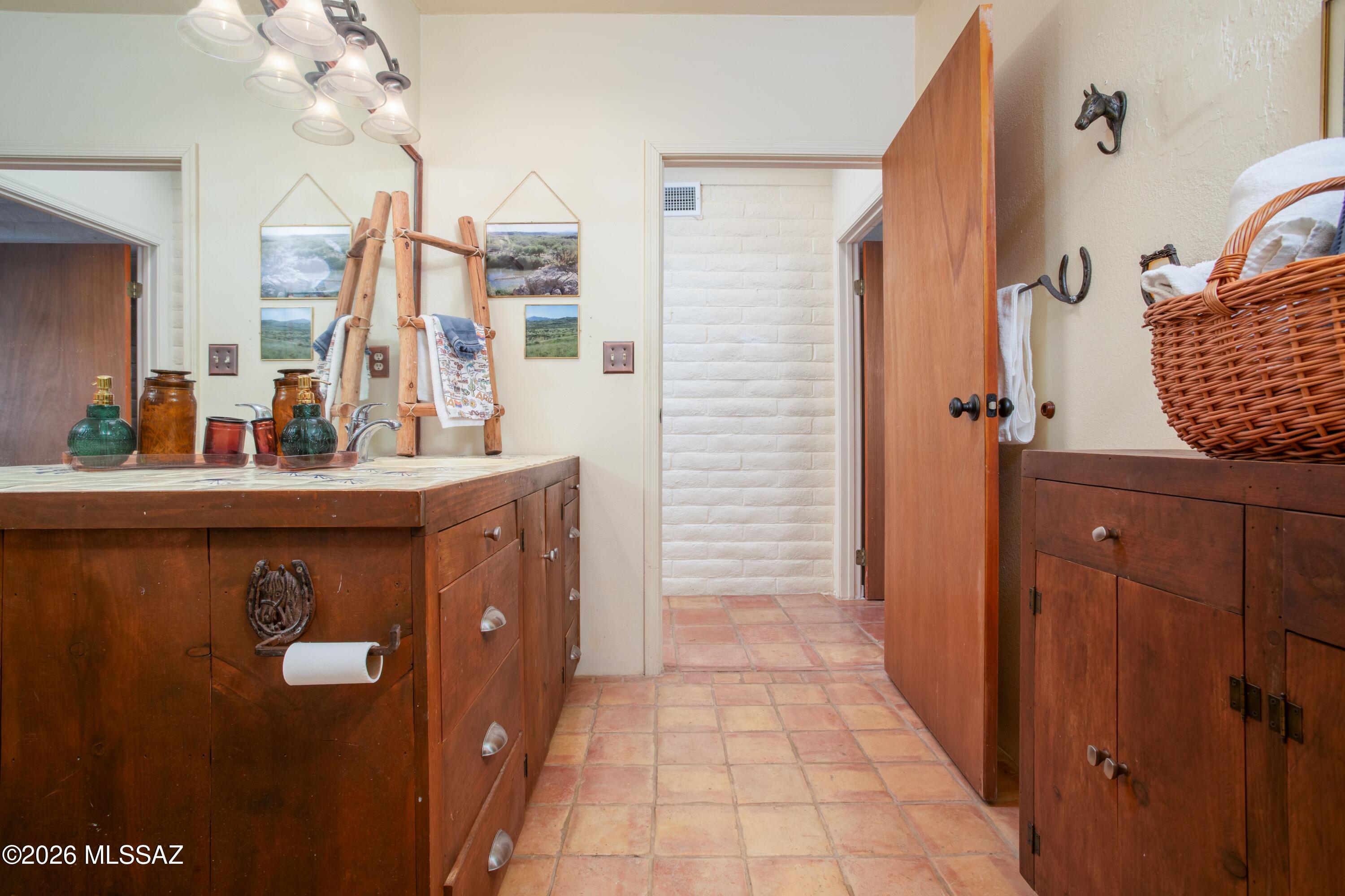 13520 West Universal Ranch Road Arivaca, AZ 85601 - Photo 22 of 48 019bc925-8d70-70be-b695-11e805fd8417