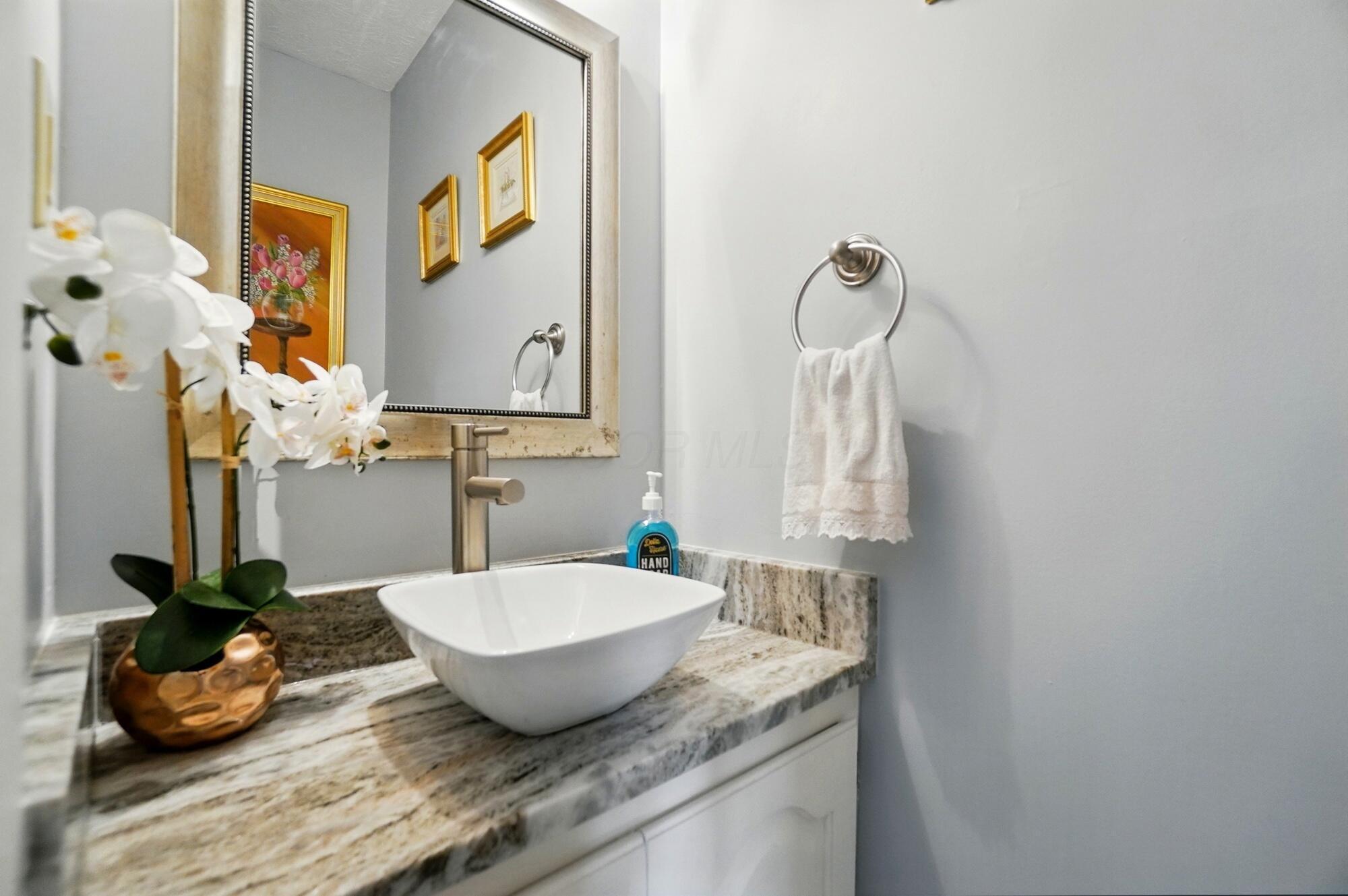 5508 Aspen Road Columbus, OH 43229 - Photo 23 of 40 Half Bath