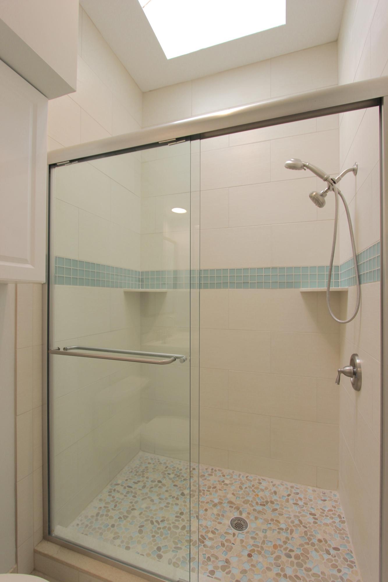 117 Hampton Circle Jupiter, FL 33458 - Photo 28 of 42 Guest Bath