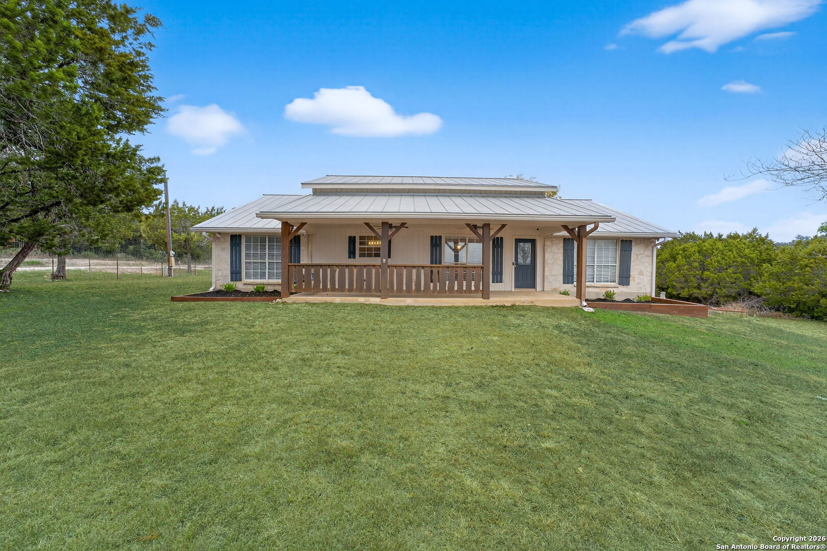 a view of a house with a backyard