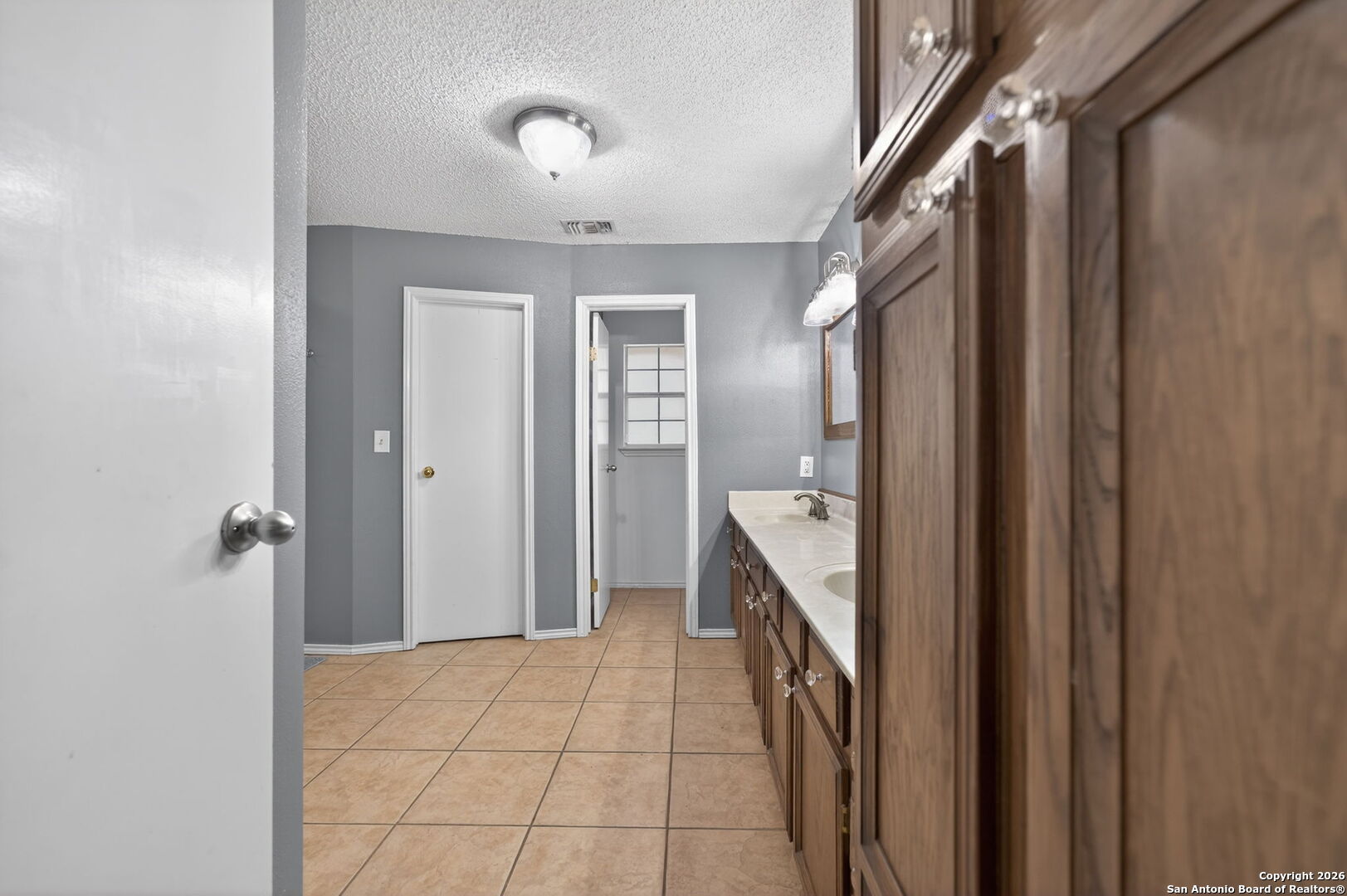 5 Cedar Ridge Road Boerne, TX 78006 - Photo 23 of 47 a bathroom with a sink and a mirror