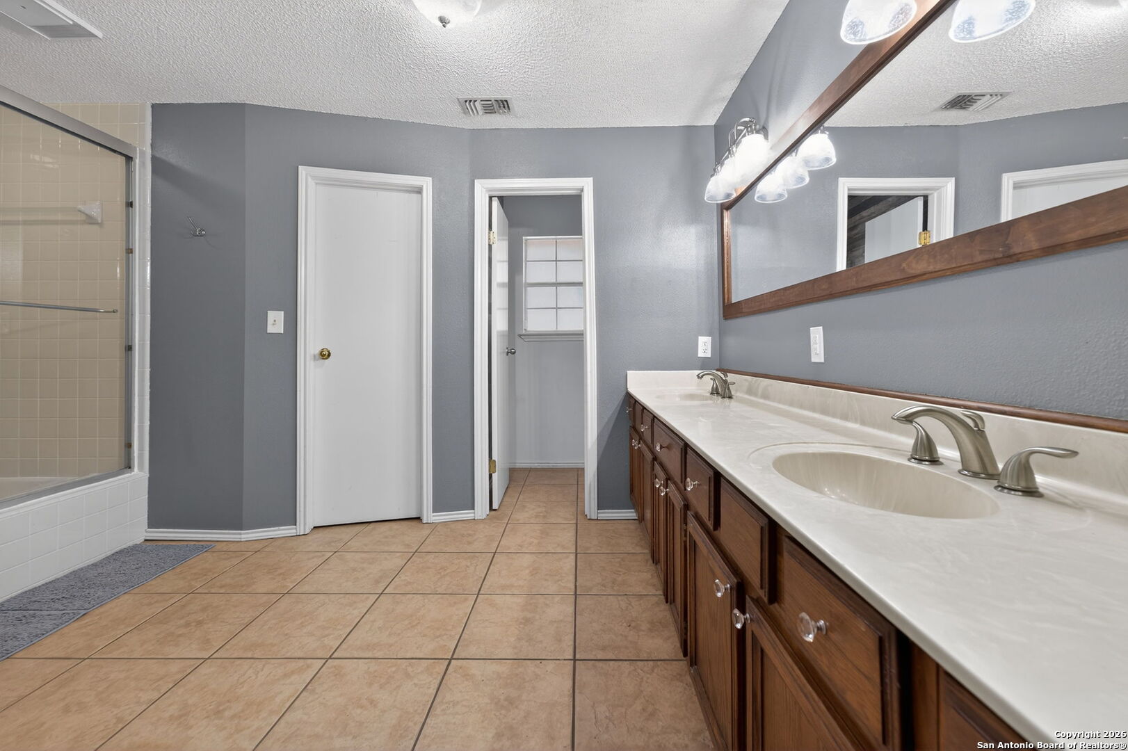 5 Cedar Ridge Road Boerne, TX 78006 - Photo 24 of 47 a spacious bathroom with a granite countertop sink a mirror and a
