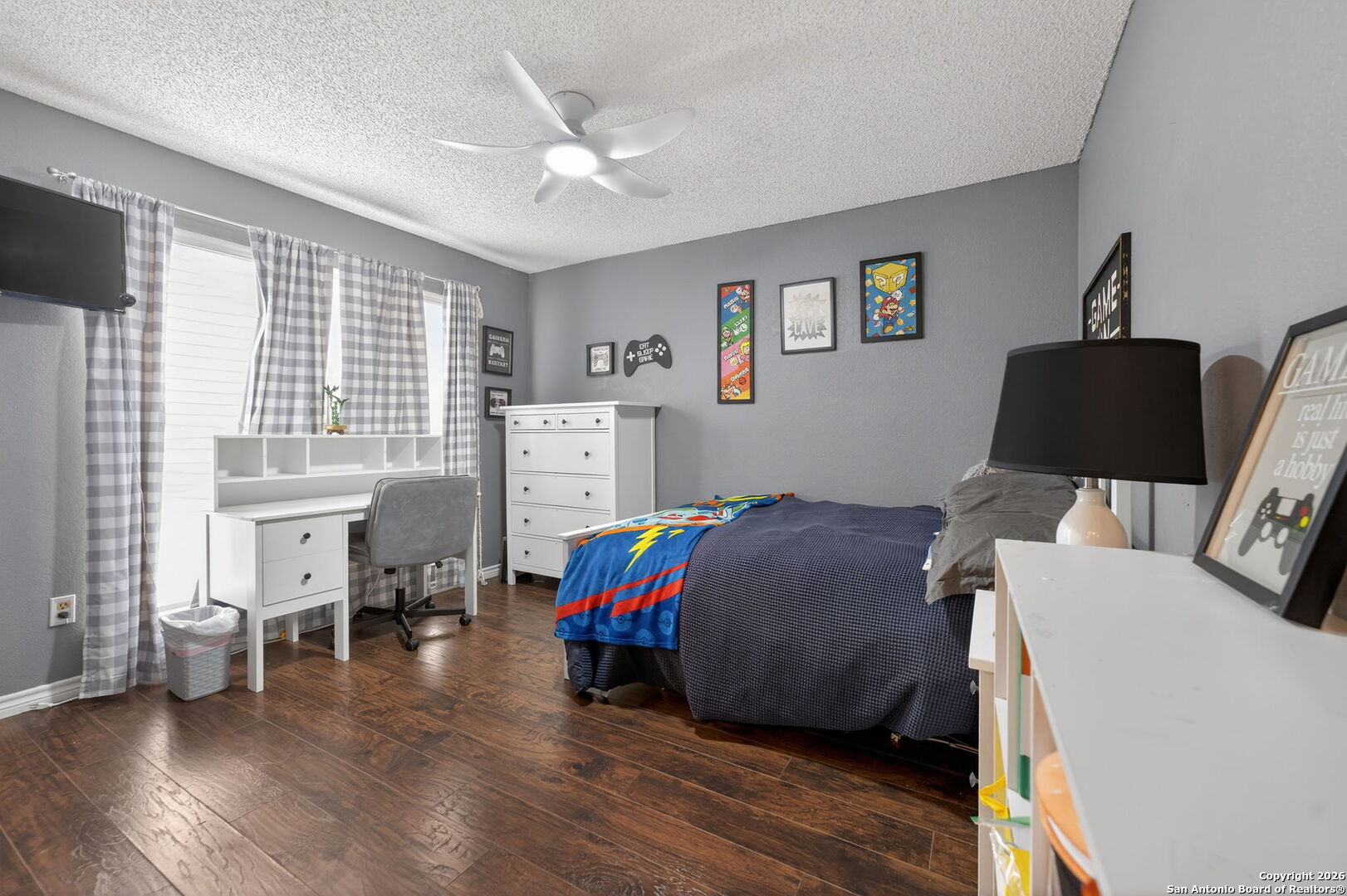 5 Cedar Ridge Road Boerne, TX 78006 - Photo 28 of 47 a bedroom with a bed and a view of bedroom