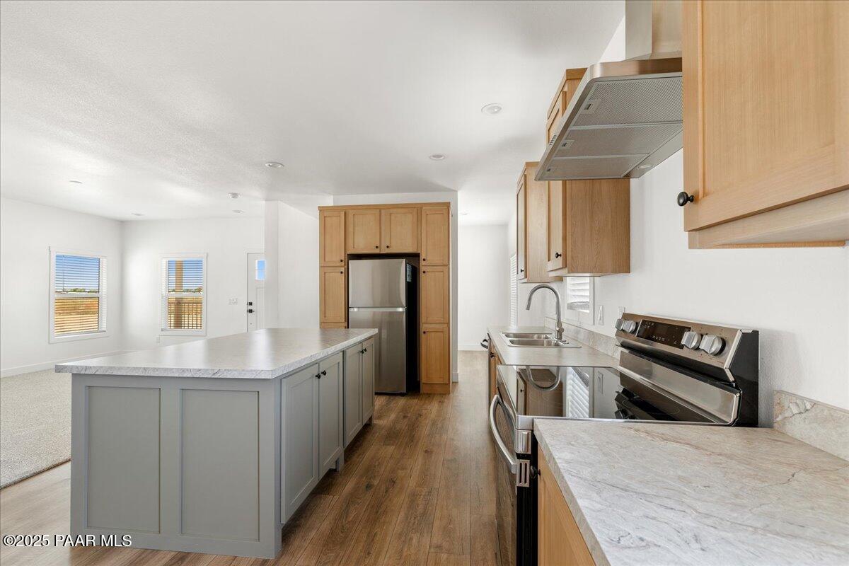 35 Hawaii Road Paulden, AZ 86334 - Photo 4 of 13 02-Kitchen