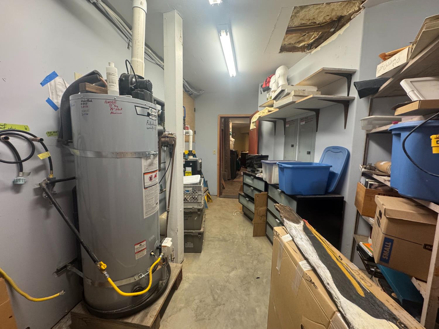 12767 Newtown Road Nevada City, CA 95959 - Photo 39 of 57 a view of a room with gym equipment