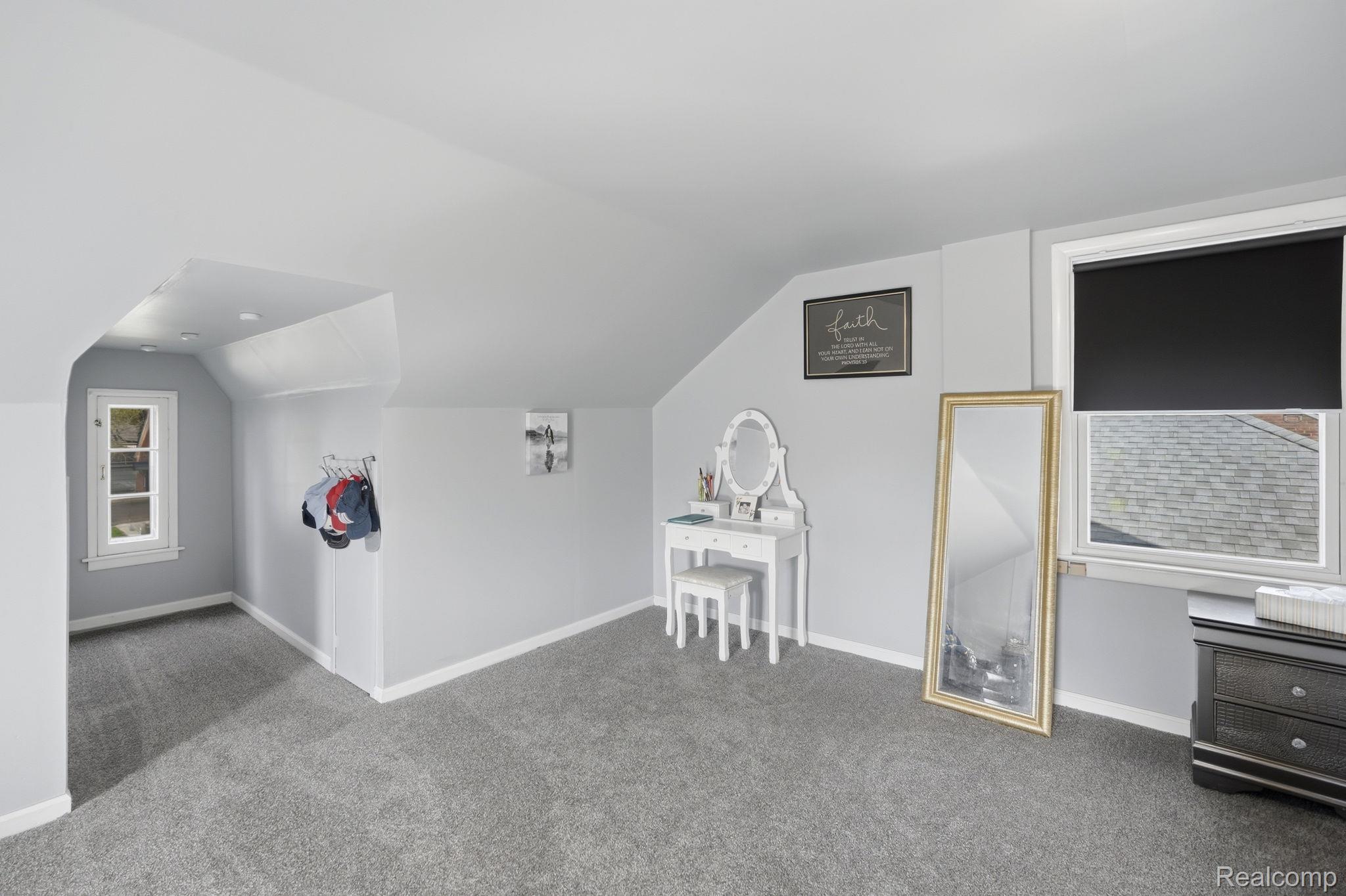 1857 Roslyn Road Grosse Pointe, MI 48236 - Photo 21 of 38