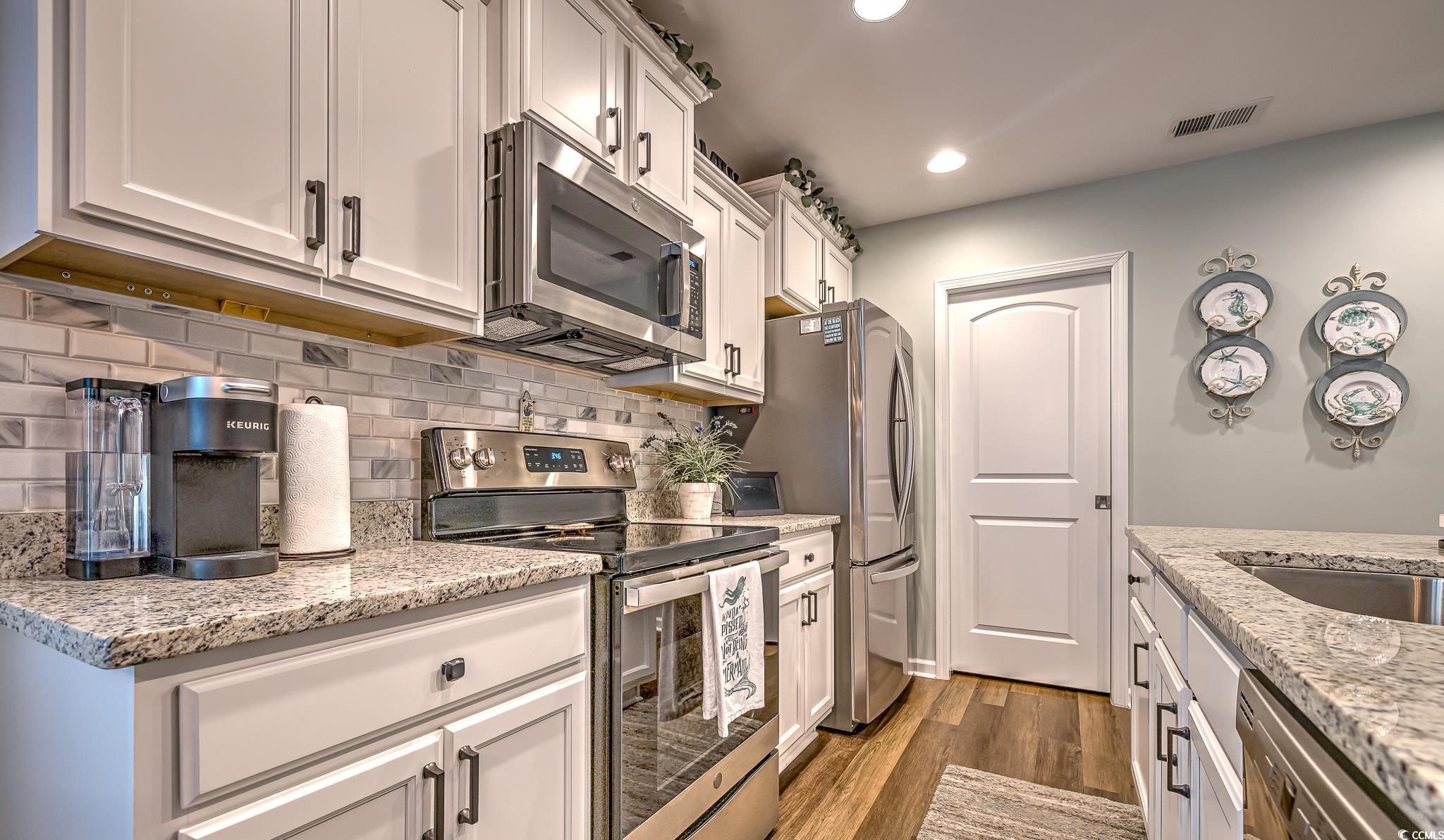 124 D Machrie Loop, Unit D Myrtle Beach, SC 29588 - Photo 6 of 37 Kitchen featuring stainless steel appliances, ligh