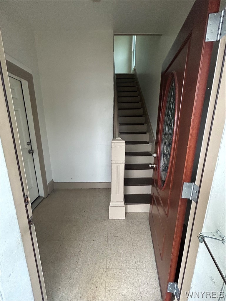 286 Normal Avenue, Unit UPPR Buffalo, NY 14213 - Photo 3 of 17 Gallery Image 3