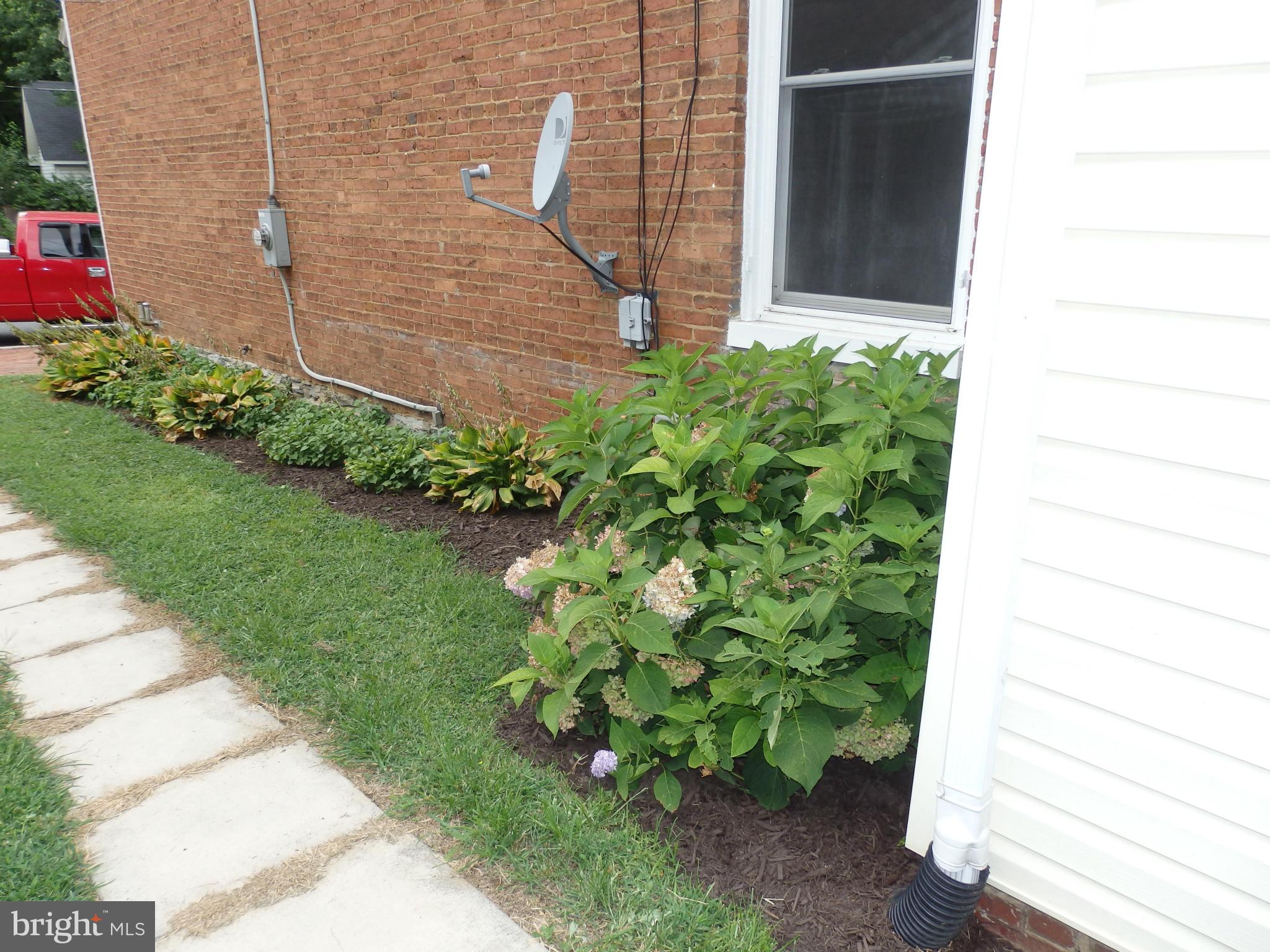 206 Center Street Frederick, MD 21701 - Photo 23 of 30 Sidewalk and landscaping