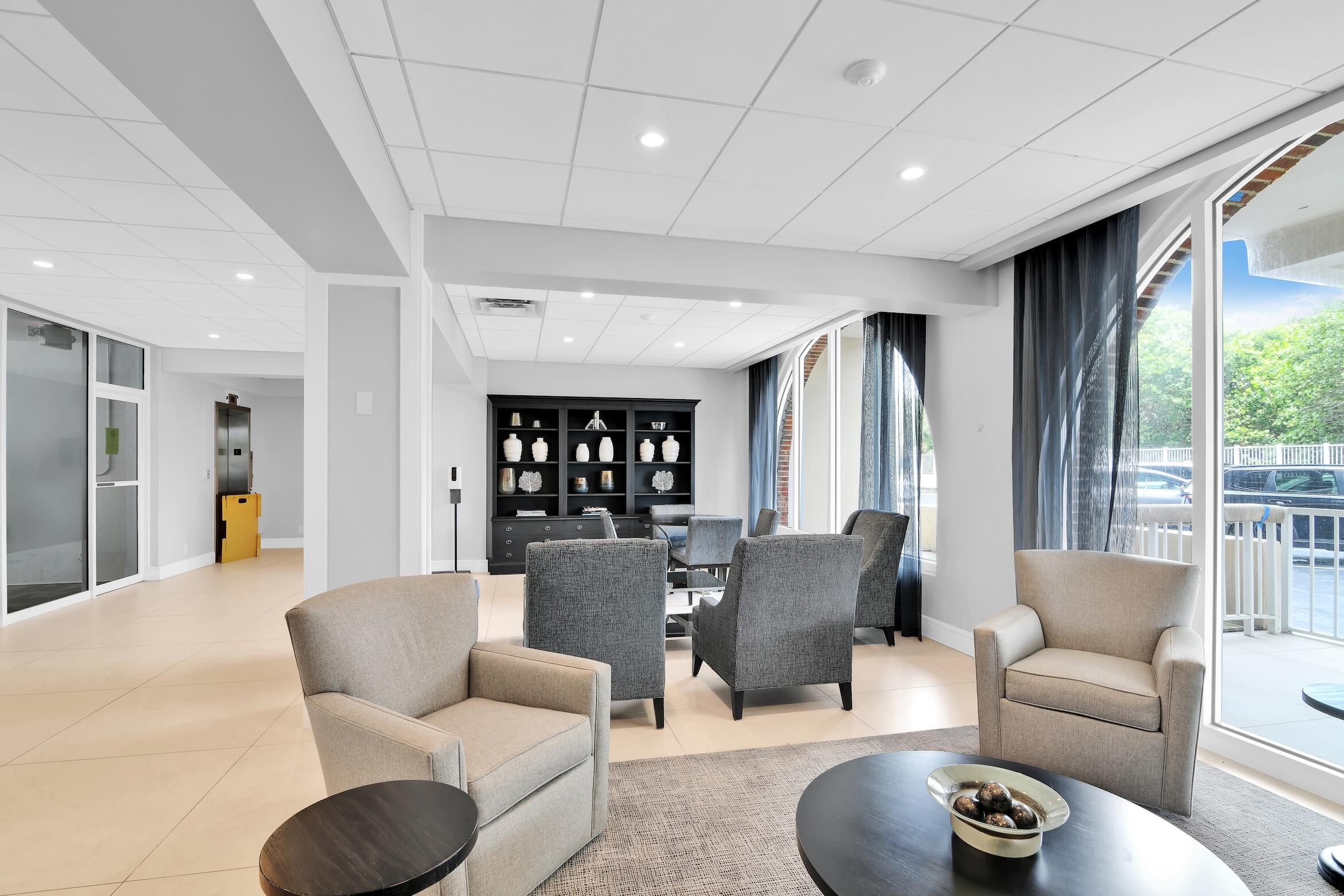 1180 South Ocean Boulevard, Unit 8E Boca Raton, FL 33432 - Photo 27 of 48 Lobby