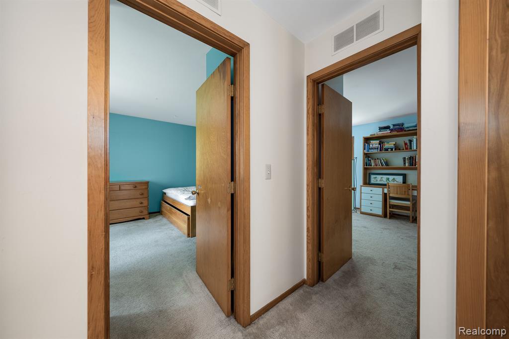 2040 West Square Lake Road Troy, MI 48098 - Photo 21 of 28