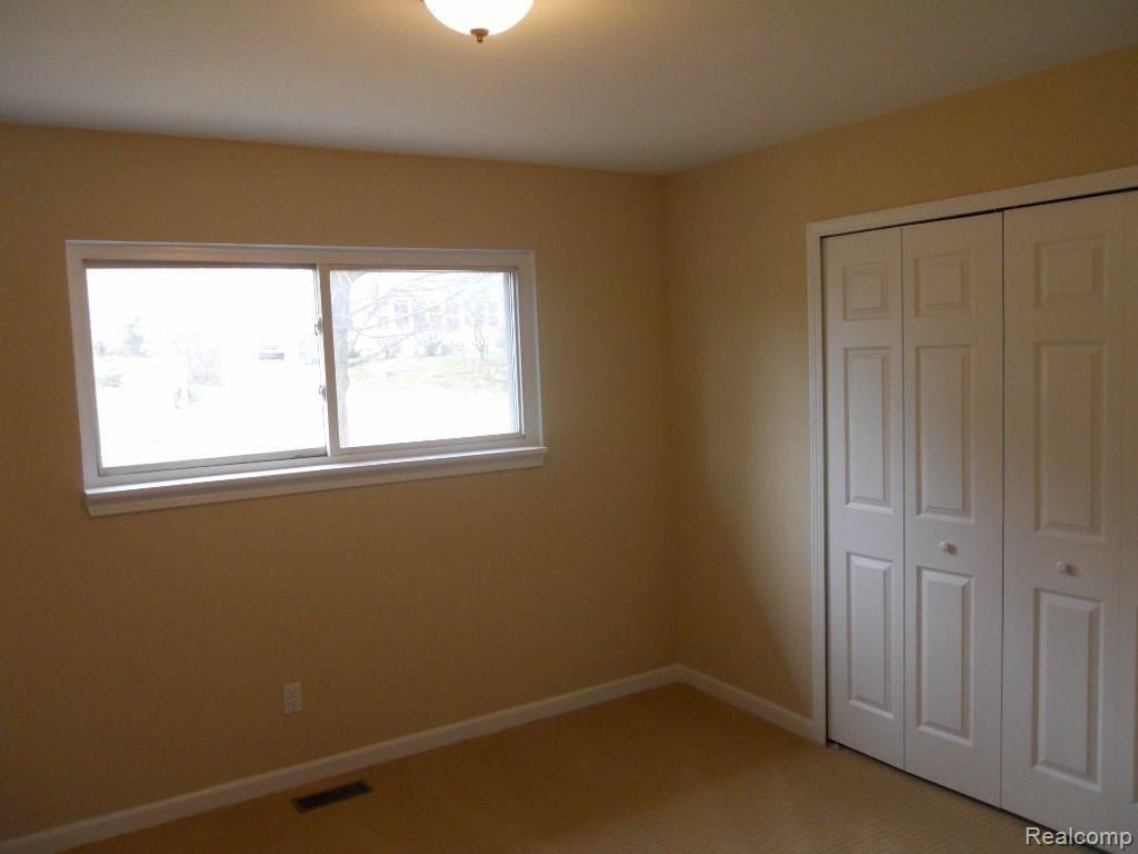 2801 Harvey Street Rochester, MI 48309 - Photo 10 of 17 DSCN8424 (1024x768).jpg