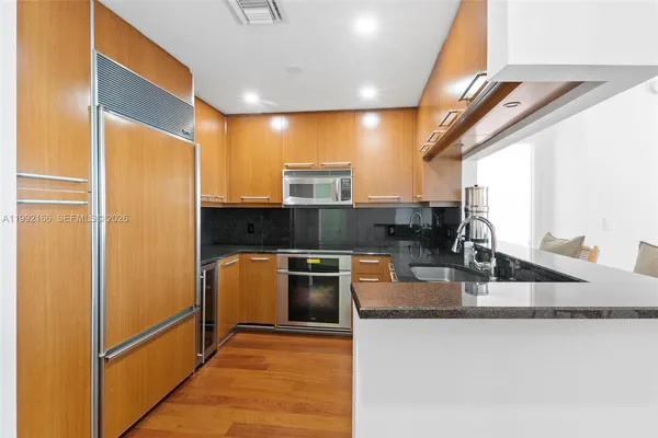 $6,050 | 901 Brickell Key Boulevard, Unit 1609, Miami, FL 33131