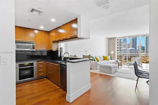 $6,050 | 901 Brickell Key Boulevard, Unit 1609, Miami, FL 33131