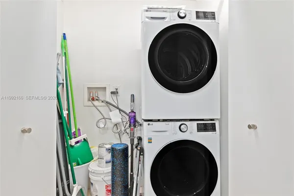 $6,050 | 901 Brickell Key Boulevard, Unit 1609, Miami, FL 33131