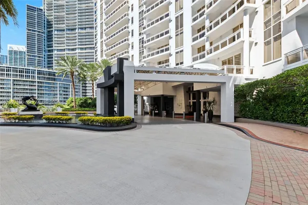 $6,050 | 901 Brickell Key Boulevard, Unit 1609, Miami, FL 33131