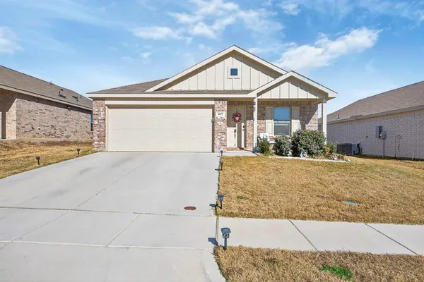 $2,200 | 1477 Yachtclub Drive, Pelican Bay, TX 76020