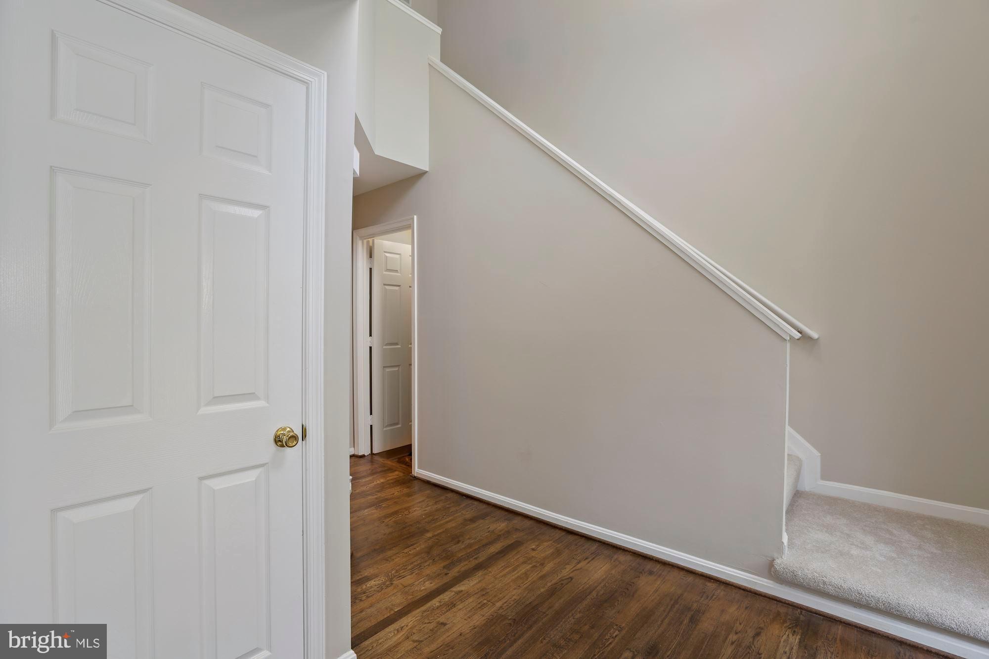 9252 Cartersville Road Columbia, MD 21046 - Photo 3 of 36 Foyer