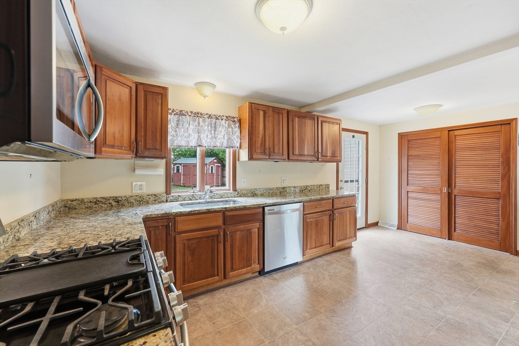 14 Duggan Circle Springfield, MA 01119 - Photo 7 of 41