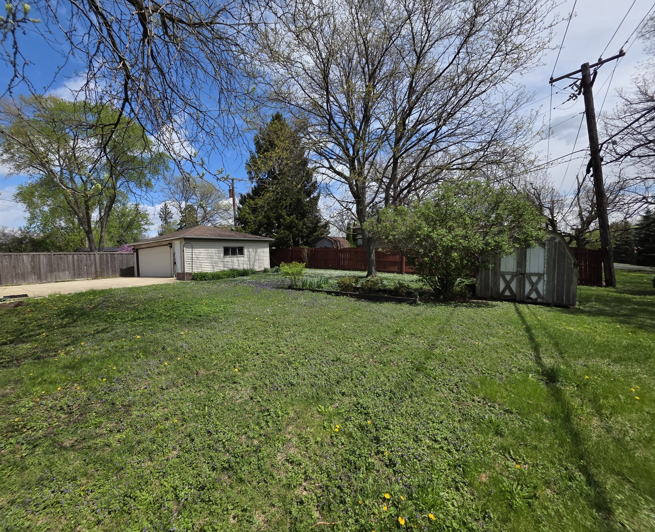 433 Highland Road Willowbrook, IL 60527 - Photo 5 of 9 a view of a house with a yard