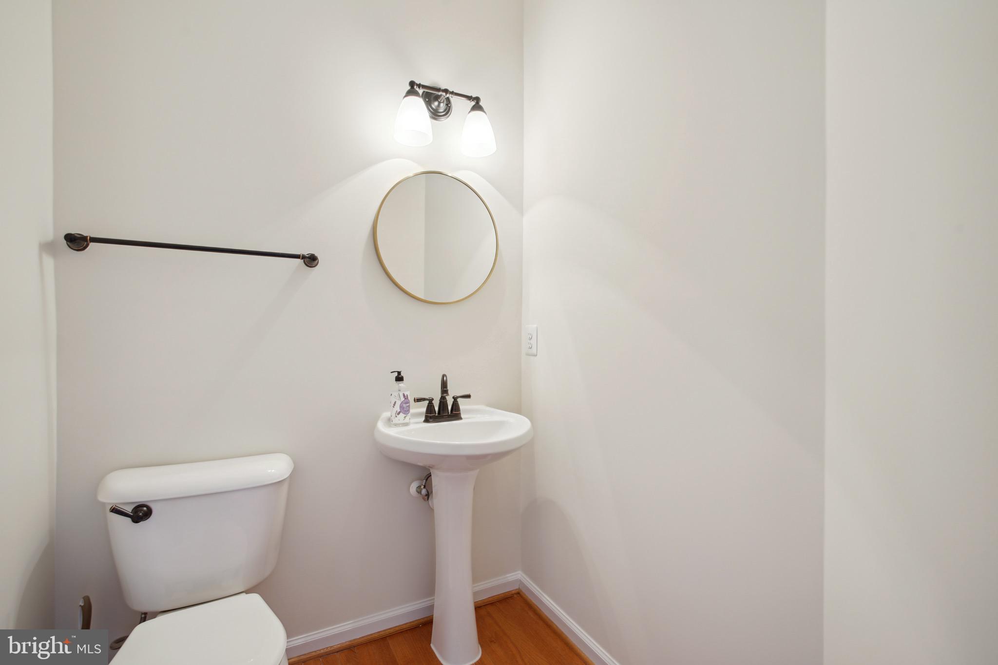 7728 Effingham Square Alexandria, VA 22315 - Photo 7 of 34 Main Level 1/2 bath