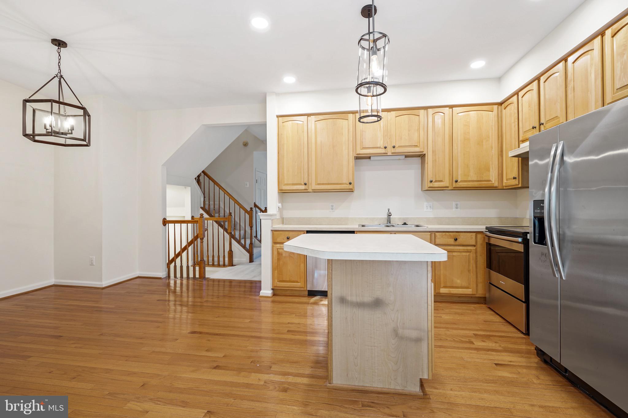 7728 Effingham Square Alexandria, VA 22315 - Photo 9 of 34 Kitchen