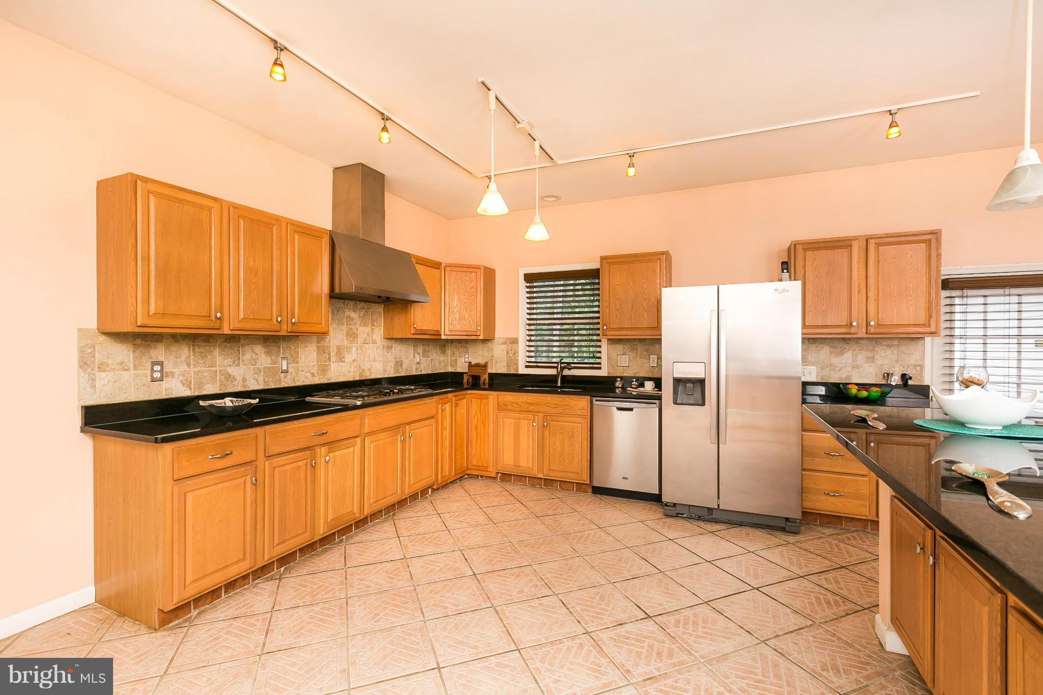 68 Ritters Lane Owings Mills, MD 21117 - Photo 5 of 28 Kitchen