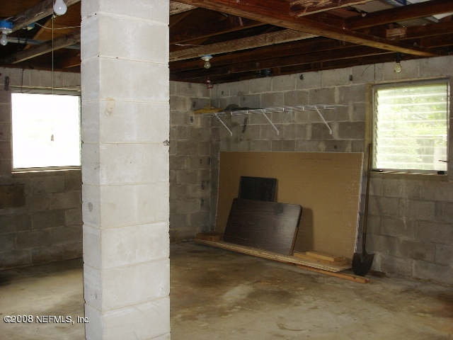 128 Slaughter Road Palatka, FL 32177 - Photo 16 of 23 garage