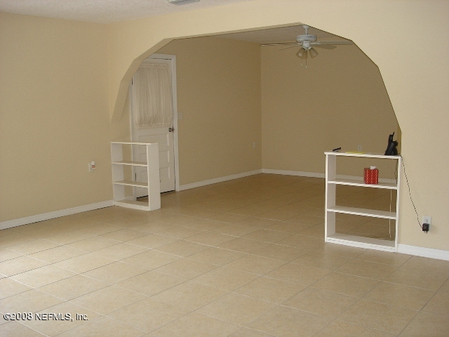 128 Slaughter Road Palatka, FL 32177 - Photo 17 of 23 living room