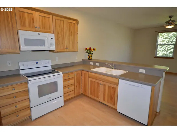 $715,000 | 814 Henderson Road, Hood River, OR 97031