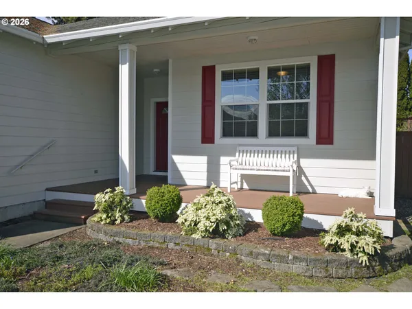 $715,000 | 814 Henderson Road, Hood River, OR 97031