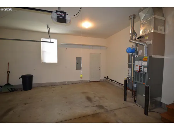 $715,000 | 814 Henderson Road, Hood River, OR 97031