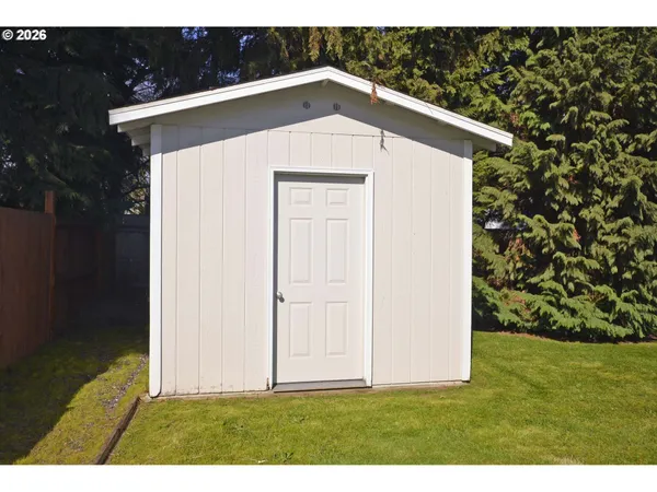 $715,000 | 814 Henderson Road, Hood River, OR 97031