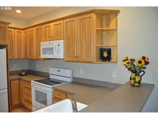 $715,000 | 814 Henderson Road, Hood River, OR 97031