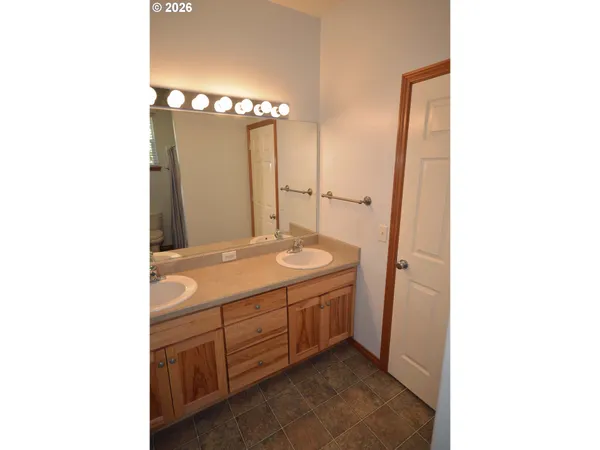 $715,000 | 814 Henderson Road, Hood River, OR 97031