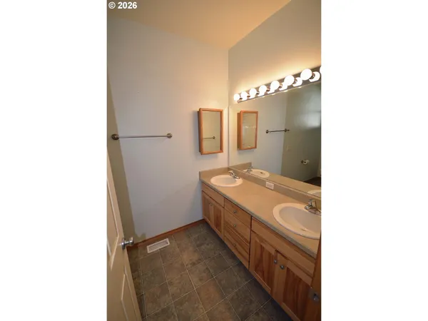 $715,000 | 814 Henderson Road, Hood River, OR 97031