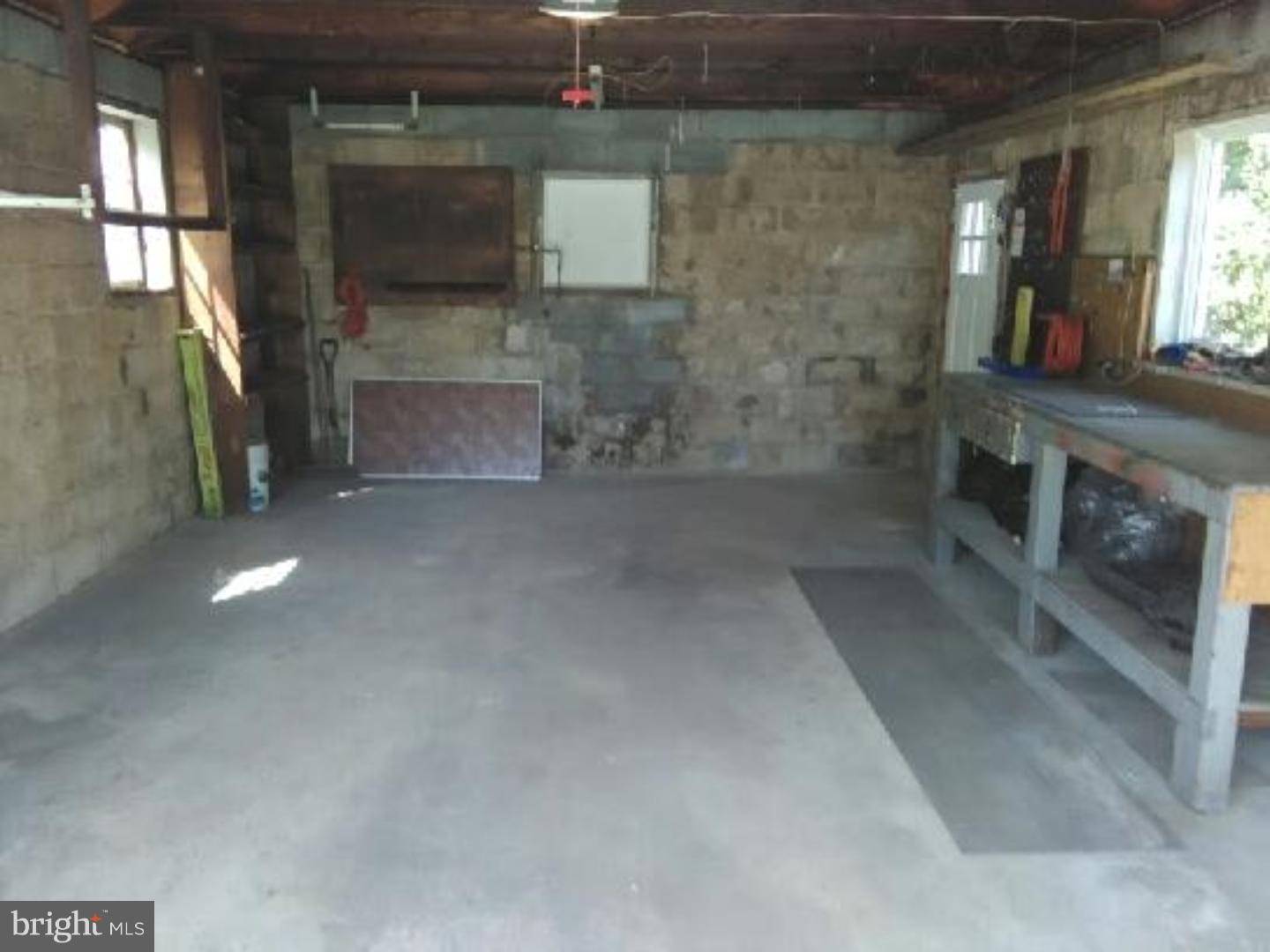 487 Klockner Road Trenton, NJ 08619 - Photo 5 of 6 Garage