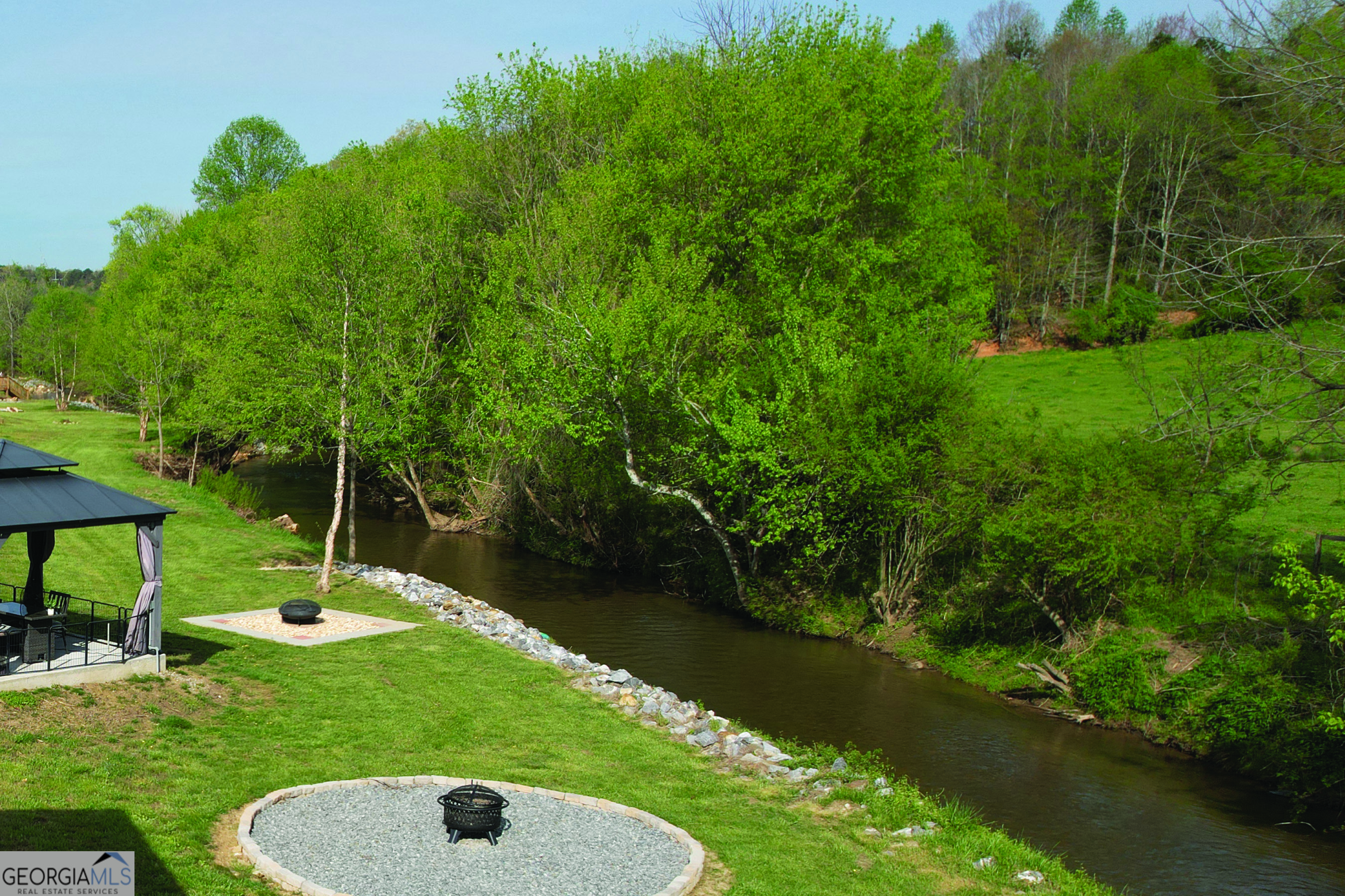 121 Mountain Meadows Morganton, GA 30560 - Photo 9 of 28 a backyard of a house with a fountain and a yard