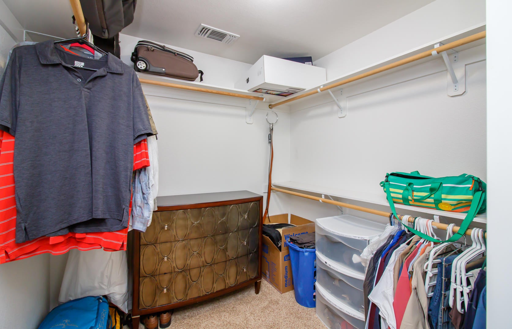 618 Spring Valley Drive Medford, OR 97501 - Photo 22 of 29 Walk-in closet