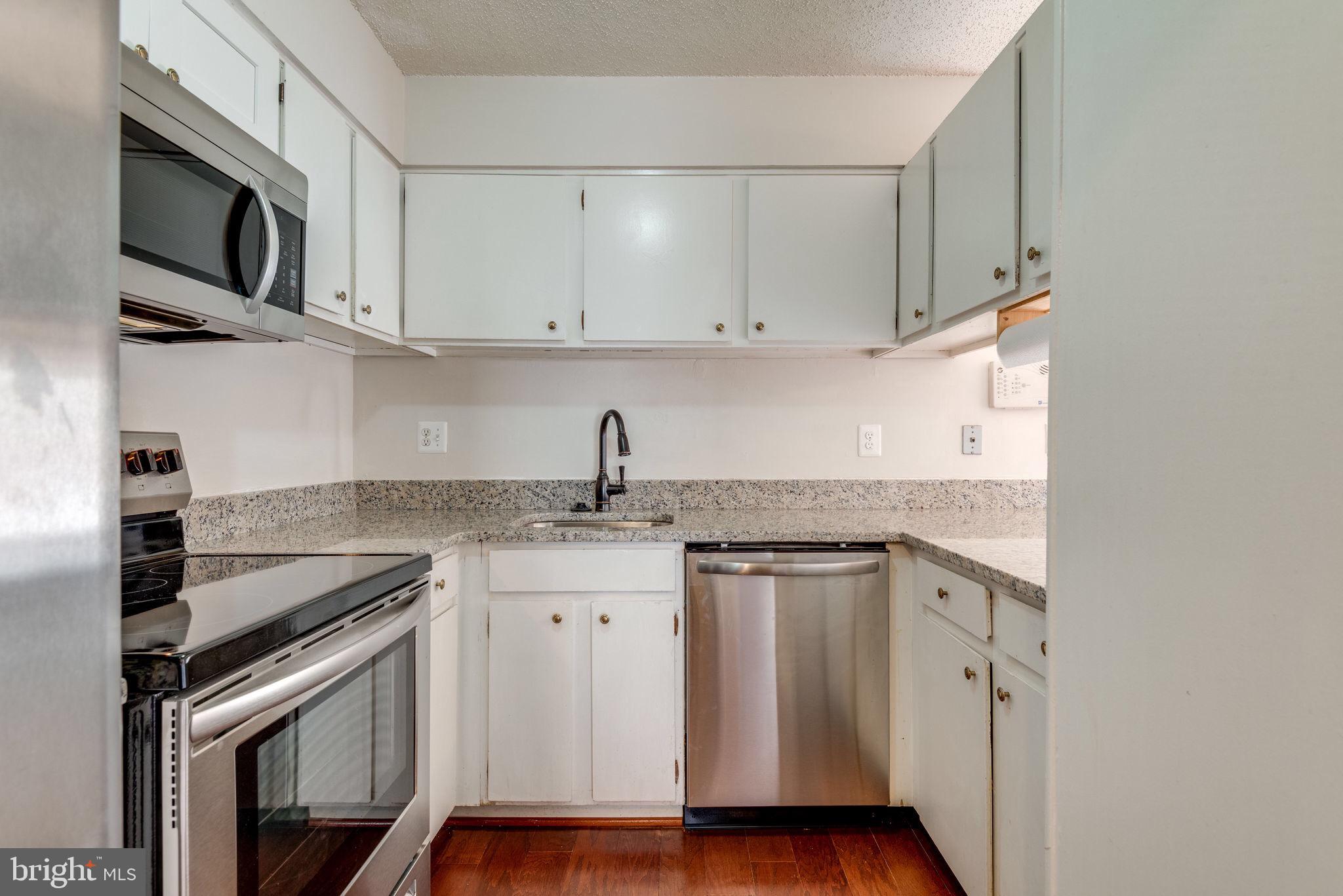 2364 Southgate Square Reston, VA 20191 - Photo 12 of 30 Kitchen